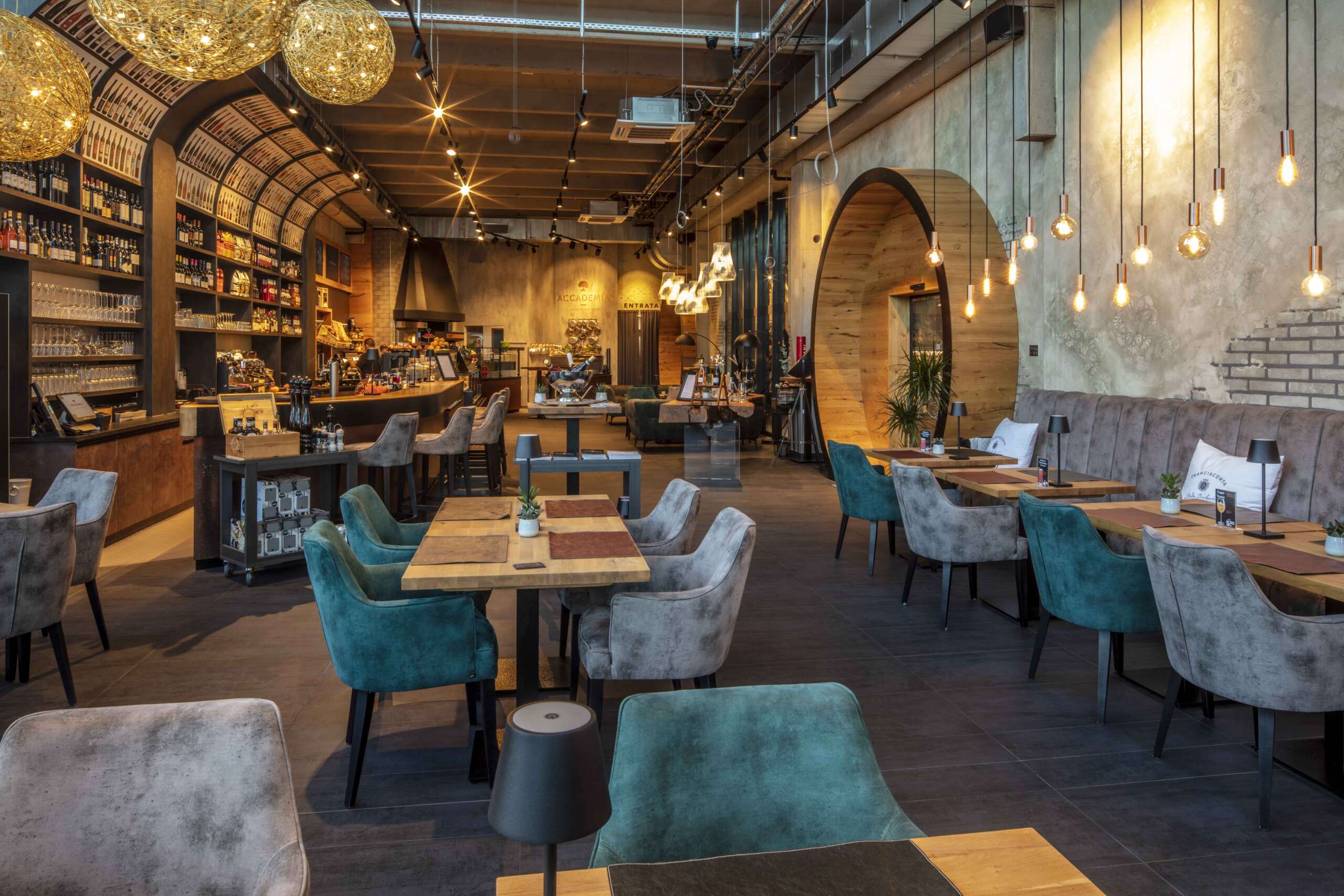 AICHINGER AICHINGER im STORE BOOK 2023